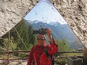 28 Allo specchio della Baita Brusada mi fotografo